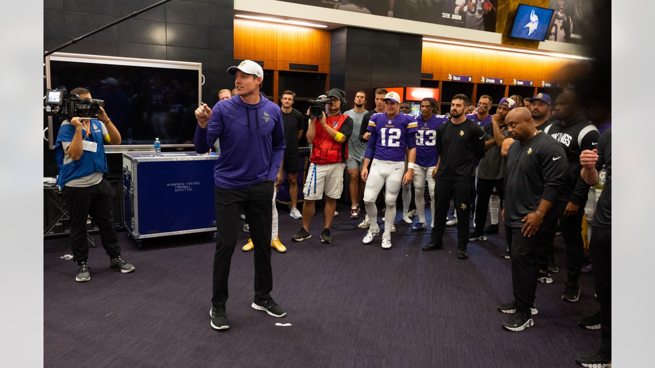 Watch: Detroit Lions locker room celebration has heartwarming moment with  Dan Skipper - Pride Of Detroit