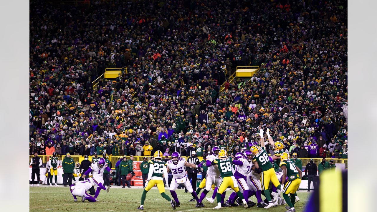 Green Bay Packers vs Minnesota Vikings Week 17 NFL game photos