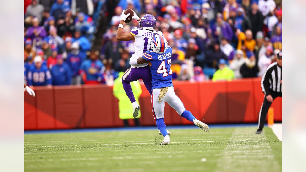 2,677 Buffalo Bills V Minnesota Vikings Photos & High Res Pictures