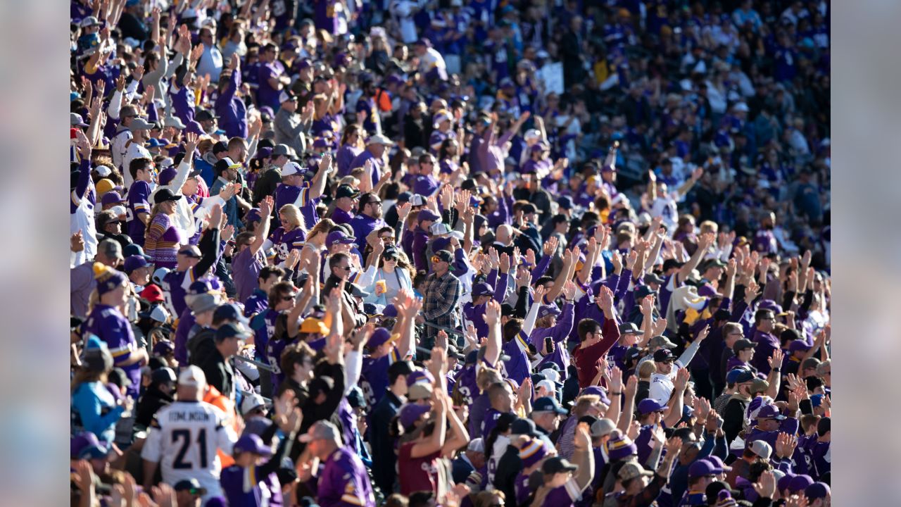 Santa Clara, California, USA. 11th Jan, 2020. 56 Kwon Alexander and #99  Danielle Hunter signing jerseys and showing some sportsmanship after the  NFC Divisional Game, Minnesota Vikings vs. San Francisco 49ers game