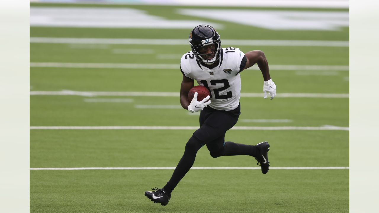 Minnesota Vikings wide receiver Dede Westbrook stretches during