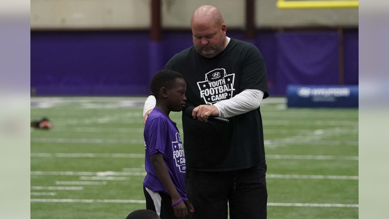 Anthony Barr at the Hyundai Youth Football Camp - Daily Norseman