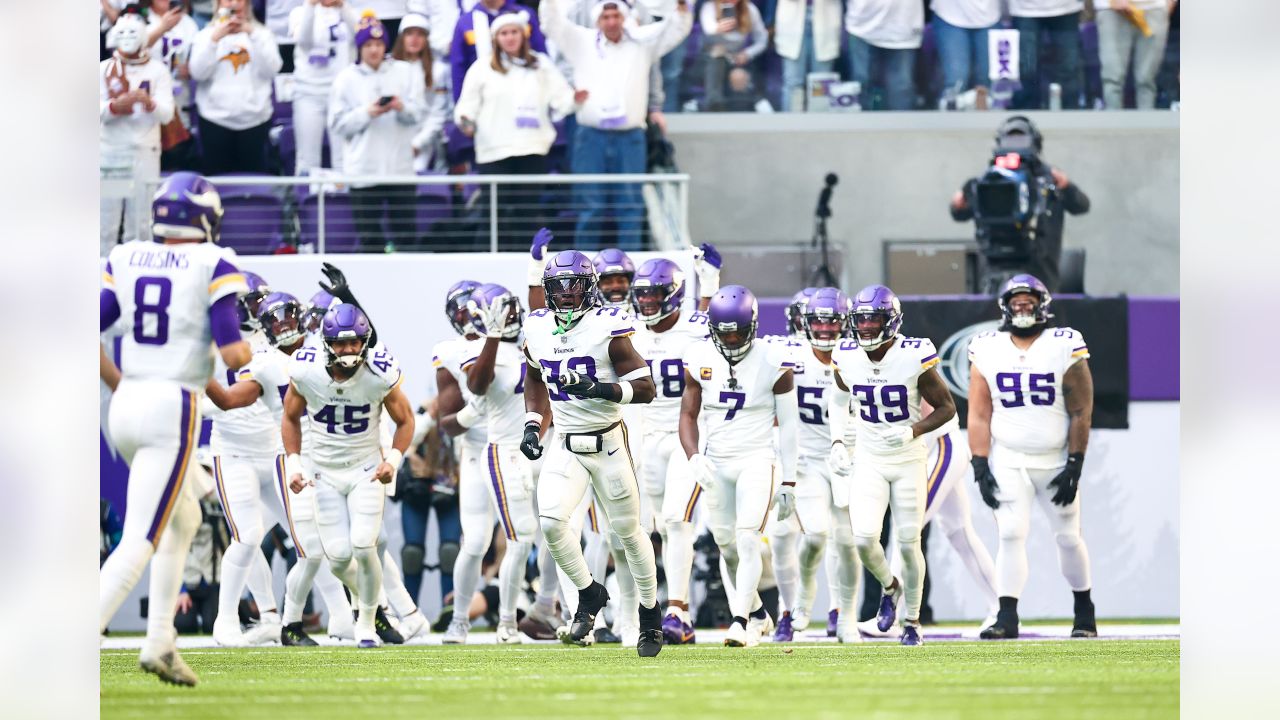 MINNESOTA, USA, JANUARY 10, 2023: New York Giants vs. Minnesota Vikings. NFL  Wild Card Round 2023, Silhouette of NFL player of american football. hold  Stock Photo - Alamy