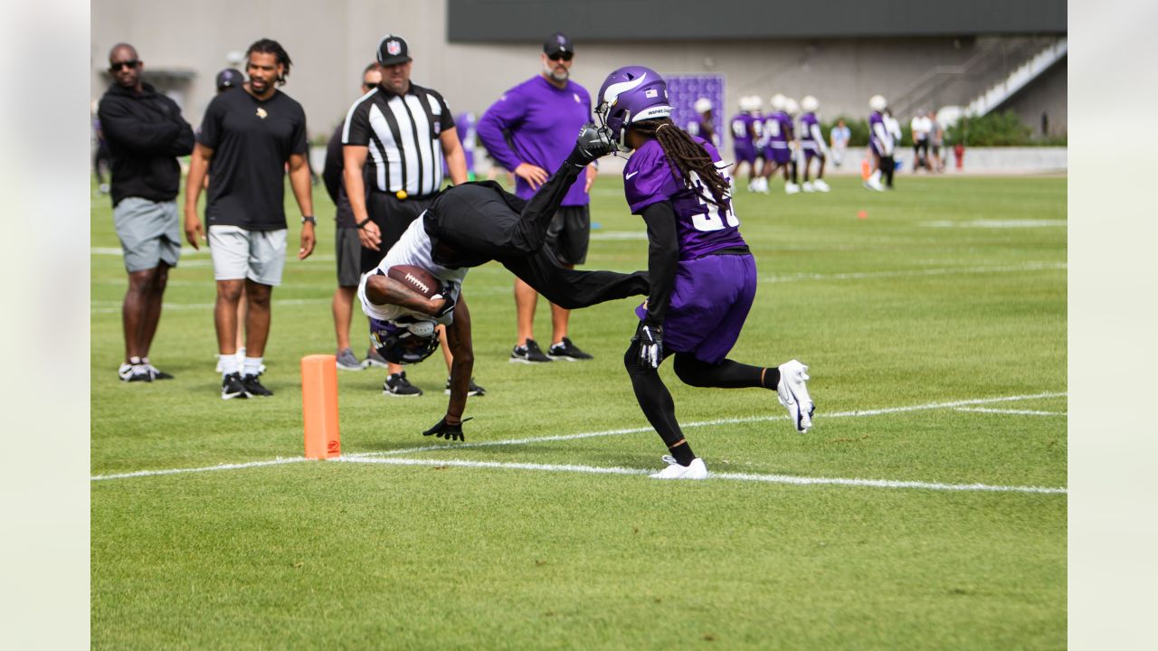 Minnesota Vikings guard Ed Ingram takes part in drills at the NFL football  team's rookie minicamp in Eagan, Minn., Friday, May 13, 2022. (AP  Photo/Craig Lassig Stock Photo - Alamy