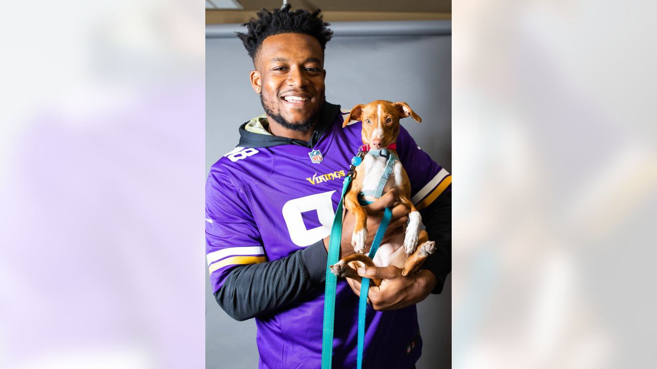 Vikings Team with Animal Shelter & Pet Food Shelf to Make Paws-itive Impact