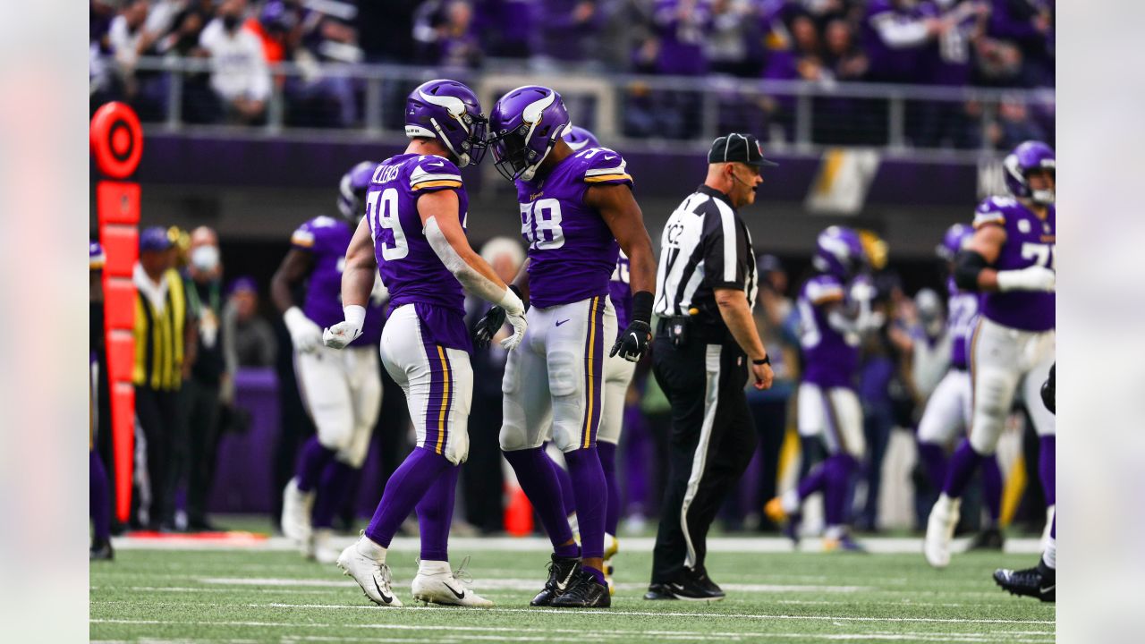 Vikings get big second half to beat Bears 31-17, finish season 8-9