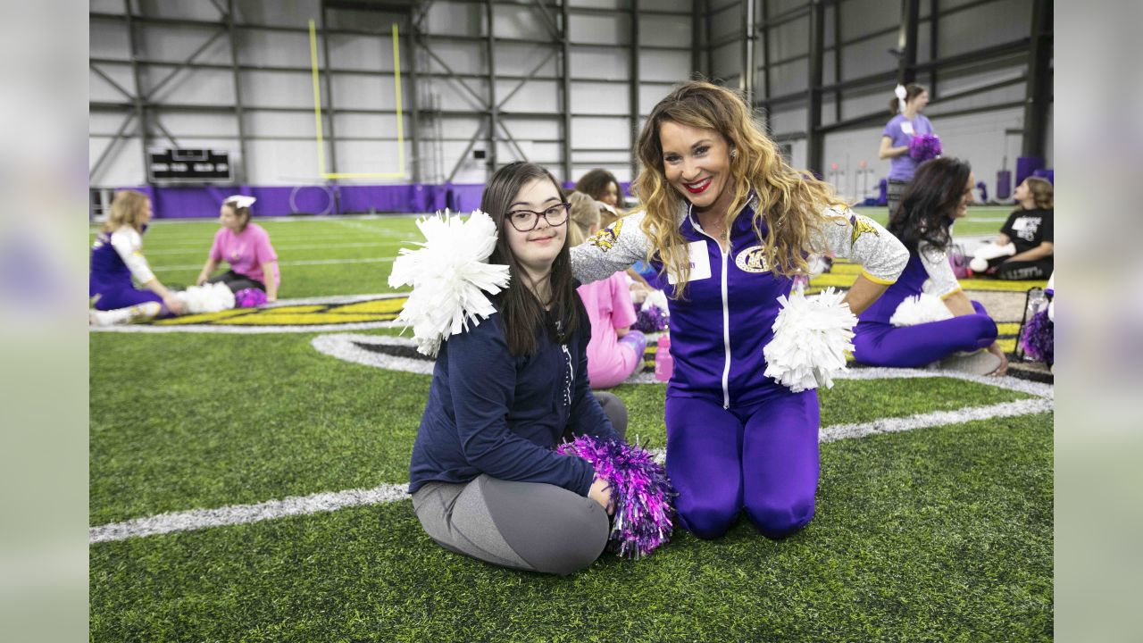 Minnesota Vikings Cheerleaders 2nd performance at NFLUK Fan Event