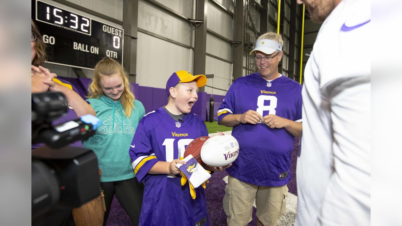 Adam Thielen and Make-A-Wish grant young Vikings fan's dream