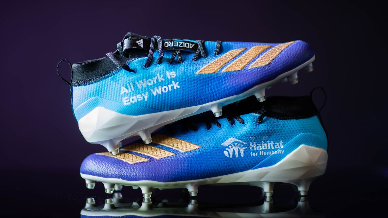 Vikings' C.J. Ham Honors Mother's Memory With Custom Cleats