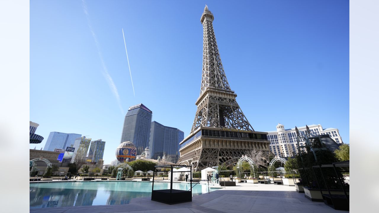 Justin Jefferson poses before attempting a one-handed catch for the NFL  Skills Challenge, Best Catch at the Paris Hotel and Casino, Wednesday, Feb.  1, 2023, in Las Vegas. (Steve Luciano/AP Images for NFL Stock Photo - Alamy