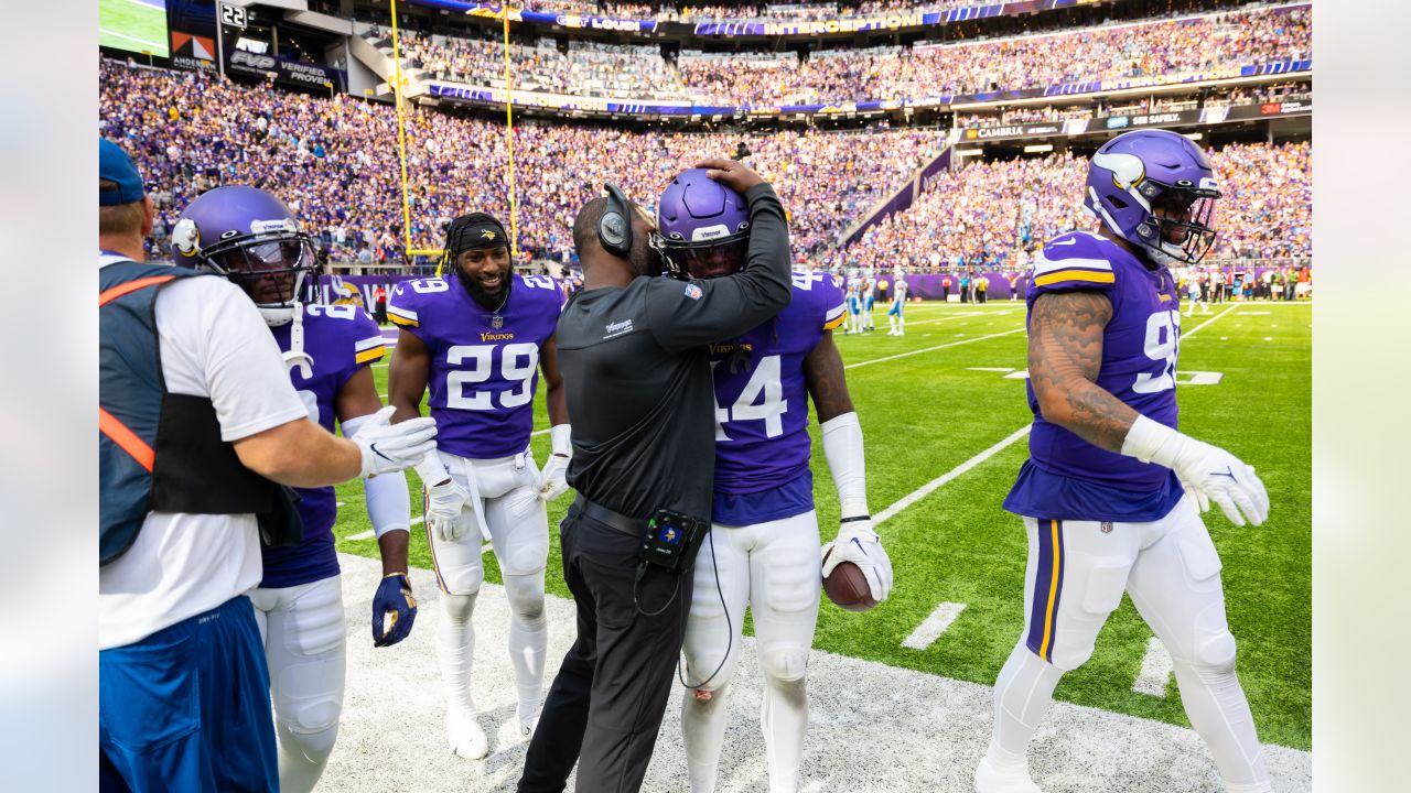 Josh Metellus of the Minnesota Vikings makes an interception against  News Photo - Getty Images