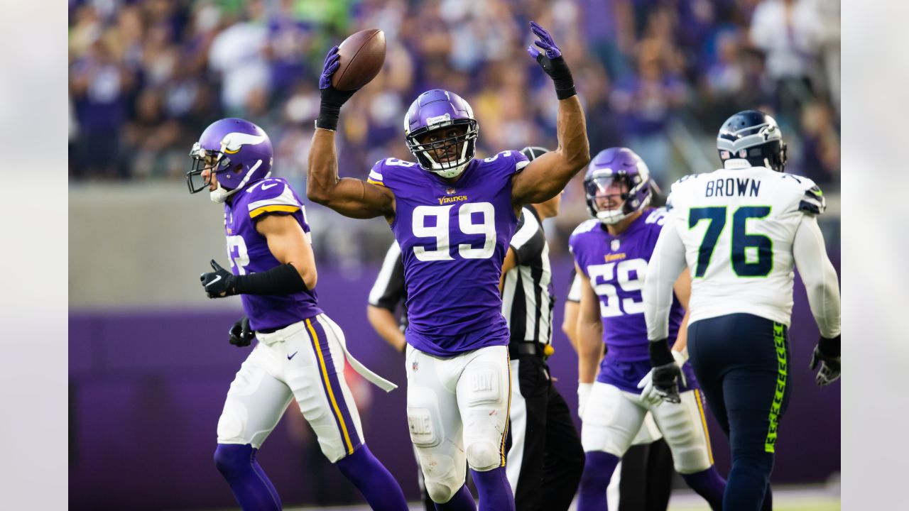 Minnesota Vikings outside linebacker Danielle Hunter (99) takes