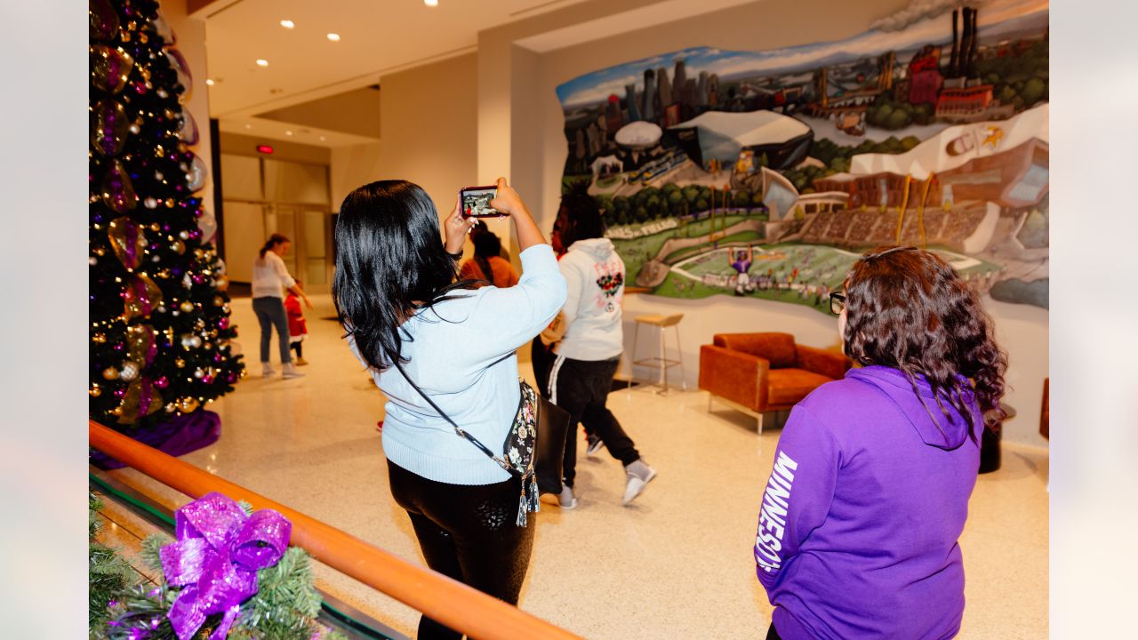 Minnesota Viking, CJ Ham, Visits Boys & Girls Club — The Statesman