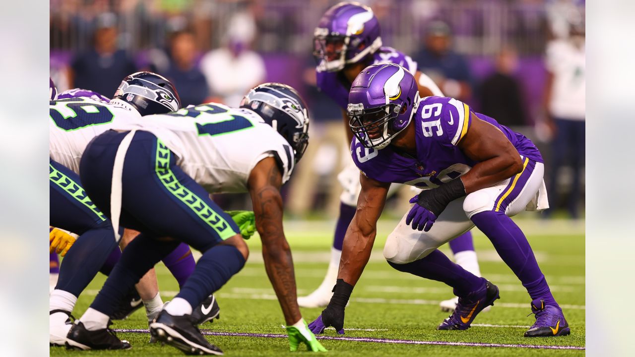 Monday hype: Danielle Hunter('s arm) with added bonus Barr :  r/minnesotavikings