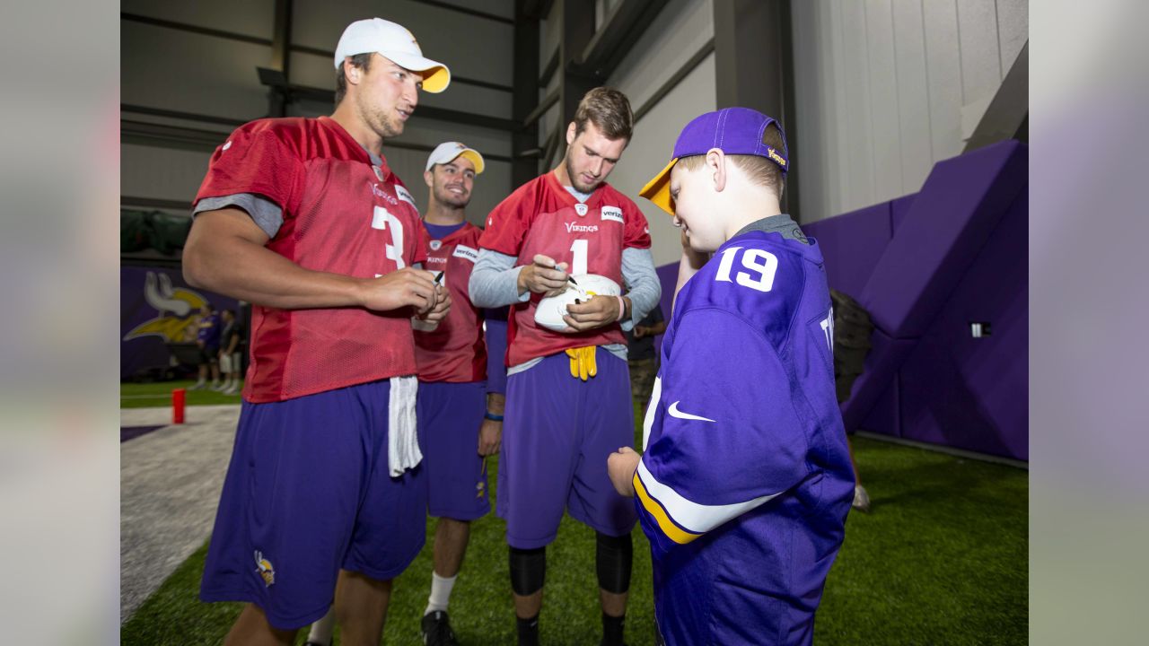 Adam Thielen, Vikings Grant 'Make a Wish' Dream for Young Fan