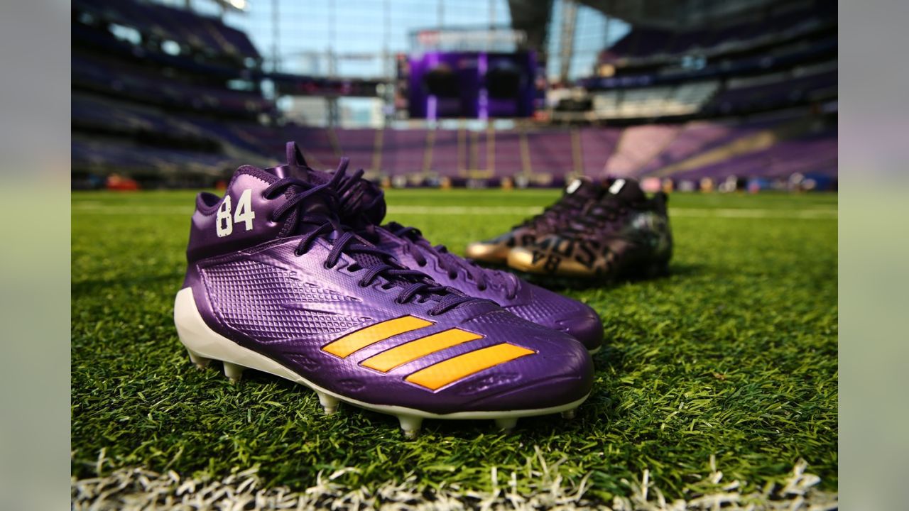 Mache Made Randy Moss-Inspired Custom Nike Cleats for Stefon Diggs