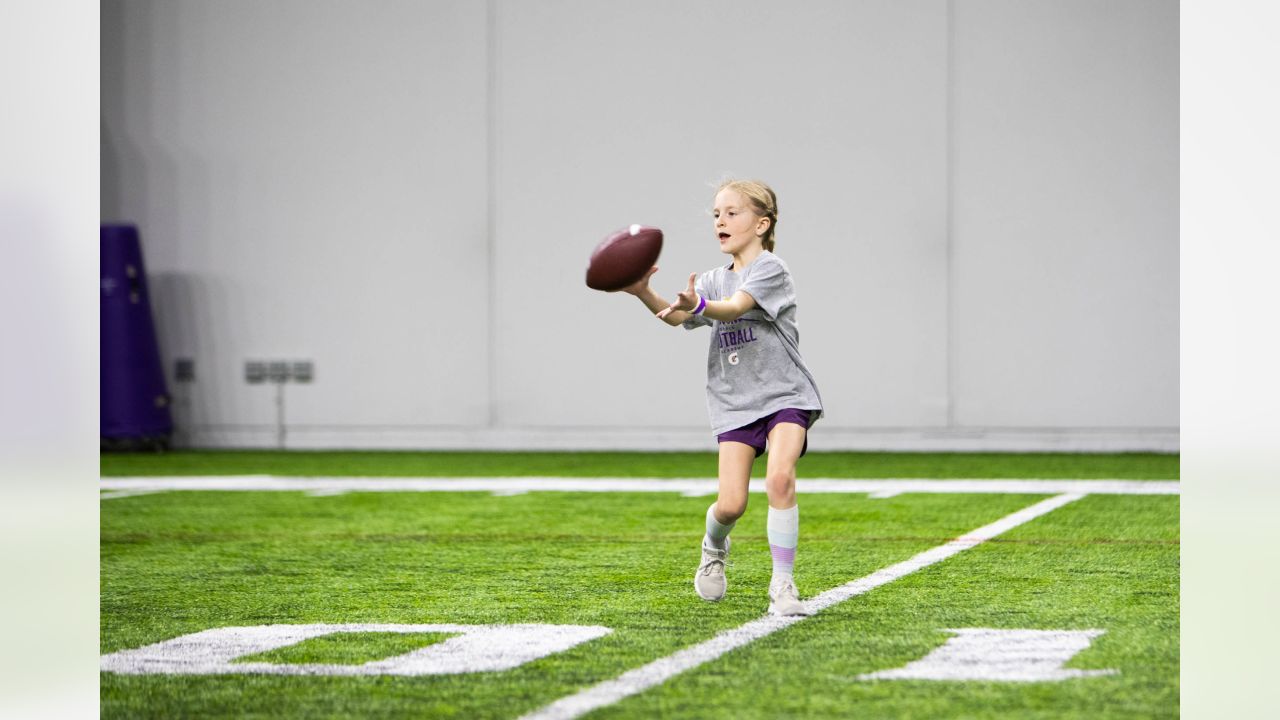 Minnesota Viking, CJ Ham, Visits Boys & Girls Club — The Statesman