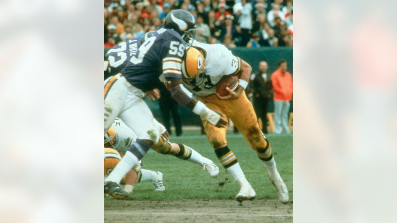 Minnesota Vikings' Matt Blair (59) goes high to block the kick by