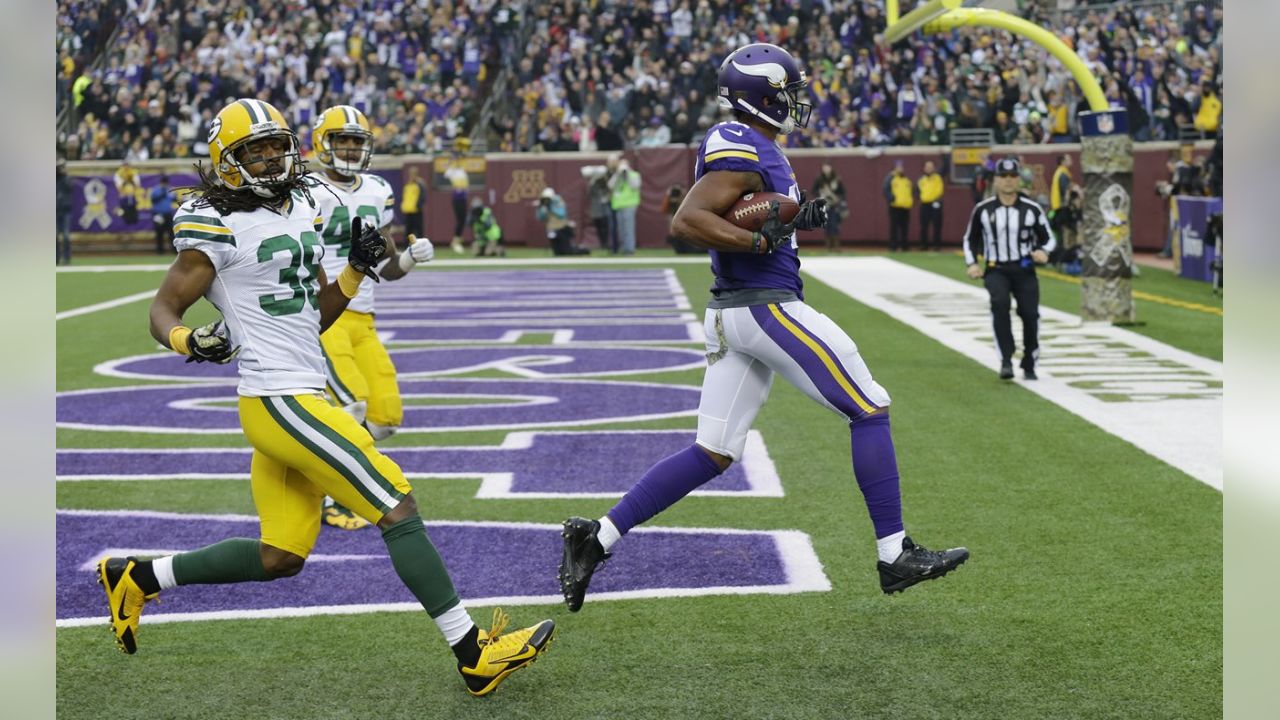 11,471 Minnesota Vikings V Green Bay Packers Stock Photos, High-Res  Pictures, and Images - Getty Images