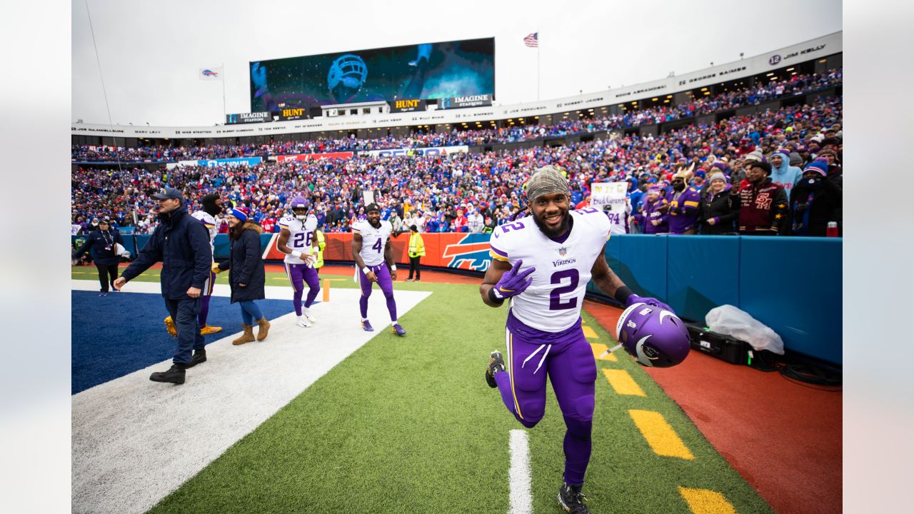 Minnesota Vikings' eager fans return to U.S. Bank Stadium for fake