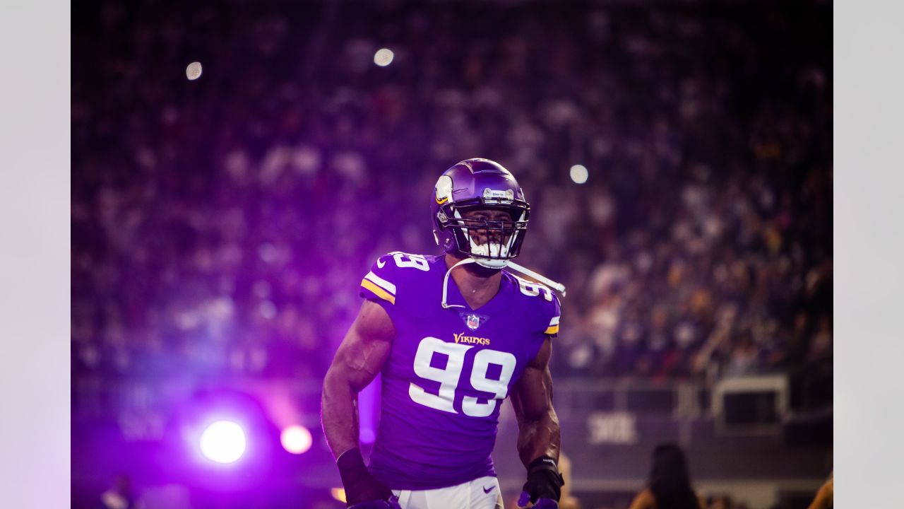 Download Danielle Hunter Minnesota Vikings VS. New Orleans Saints Wallpaper