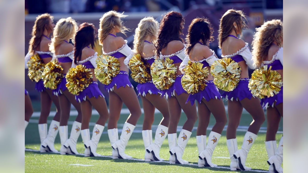 Minnesota vikings cheerleader hi-res stock photography and images