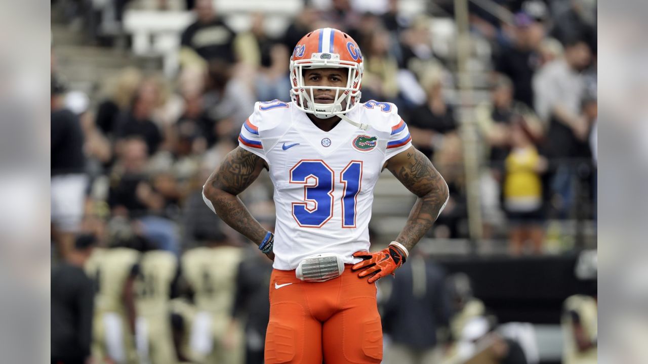 Atlanta Falcons defensive back Teez Tabor intercepts ball off New