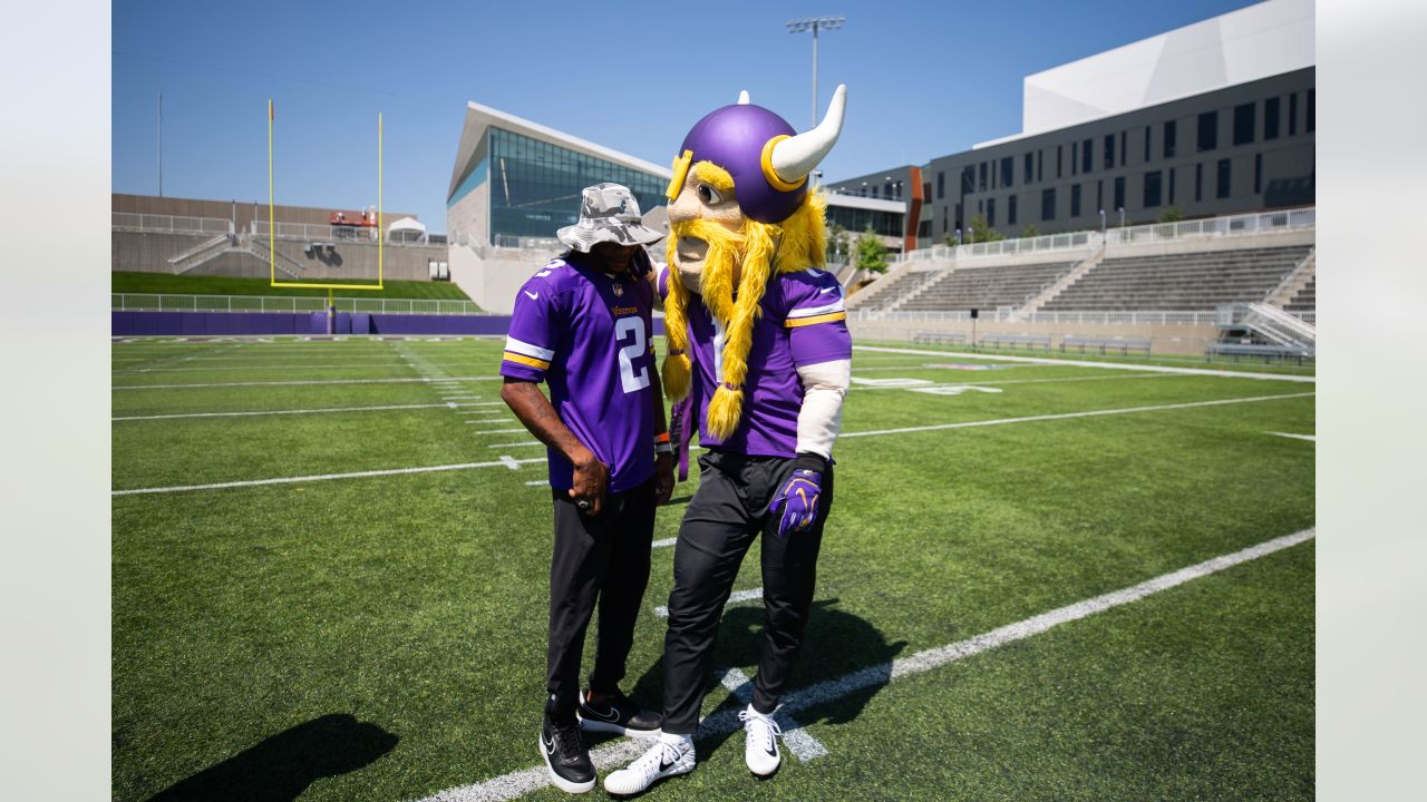 Deestroying Visits Vikings Training Camp