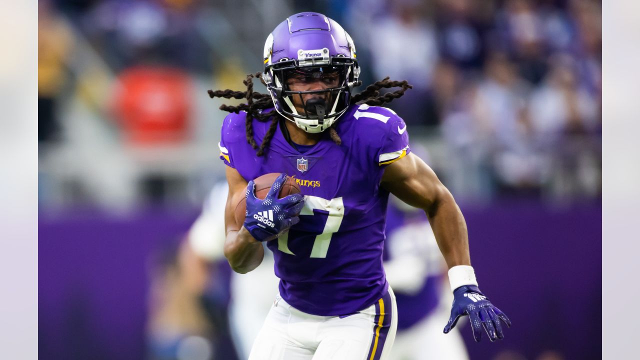 Vikings WR KJ Osborn details pulling man from burning car in Texas