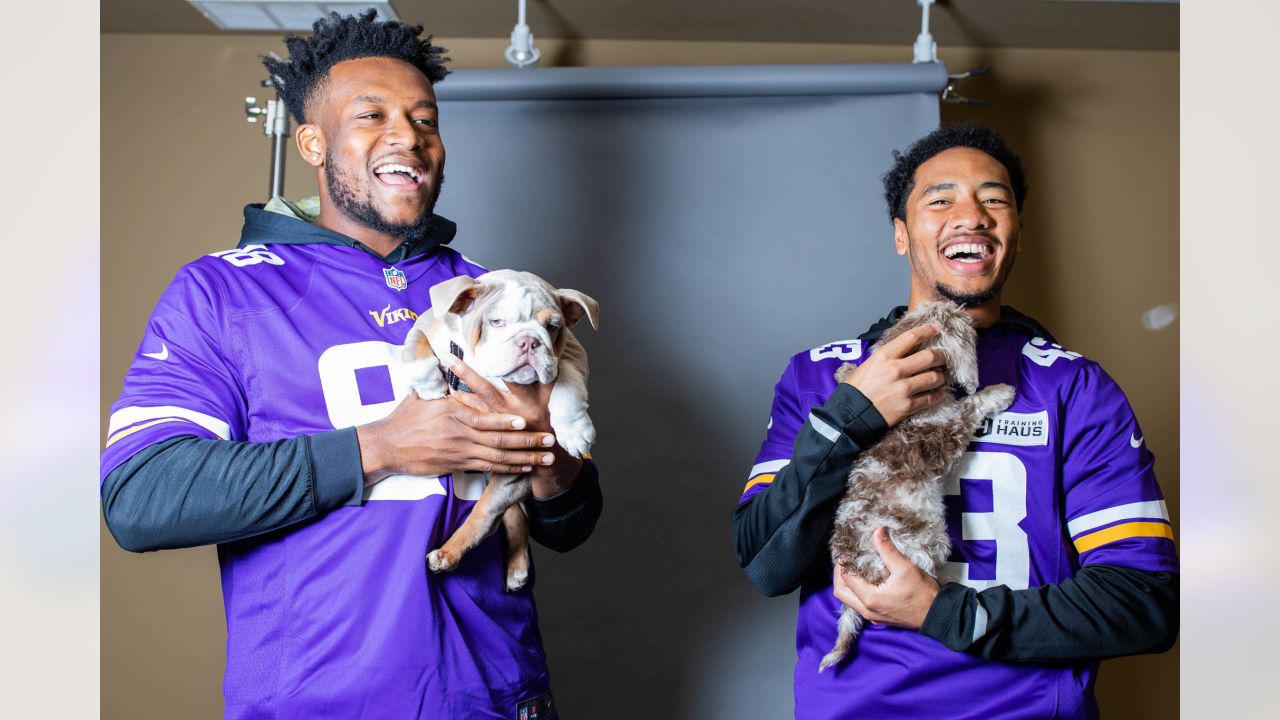 Vikings Team with Animal Shelter & Pet Food Shelf to Make Paws-itive Impact