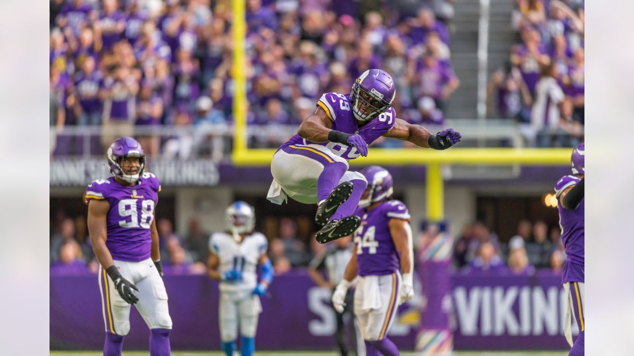 Monday hype: Danielle Hunter('s arm) with added bonus Barr :  r/minnesotavikings