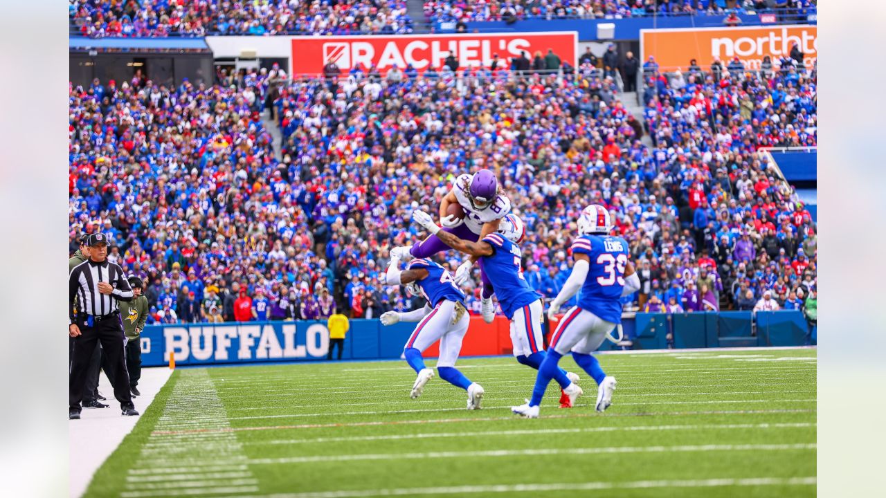 2,677 Buffalo Bills V Minnesota Vikings Photos & High Res Pictures