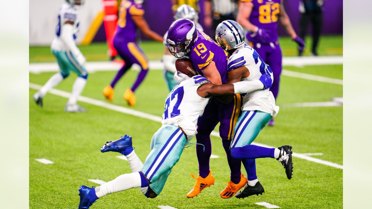 Minnesota Vikings vs. Dallas Cowboys . NFL Game. American Football League  match. Silhouette of professional player celebrate touch down. Screen in  bac Stock Photo - Alamy