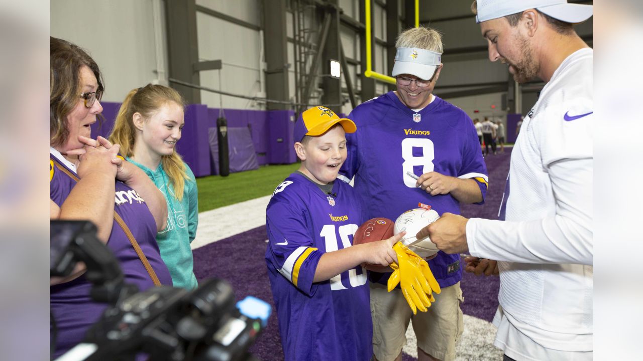 Adam Thielen and Make-A-Wish grant young Vikings fan's dream