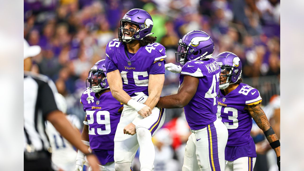 Indianapolis Colts vs. Minnesota Vikings. Fans support on NFL Game.  Silhouette of supporters, big screen with two rivals in background Stock  Photo - Alamy