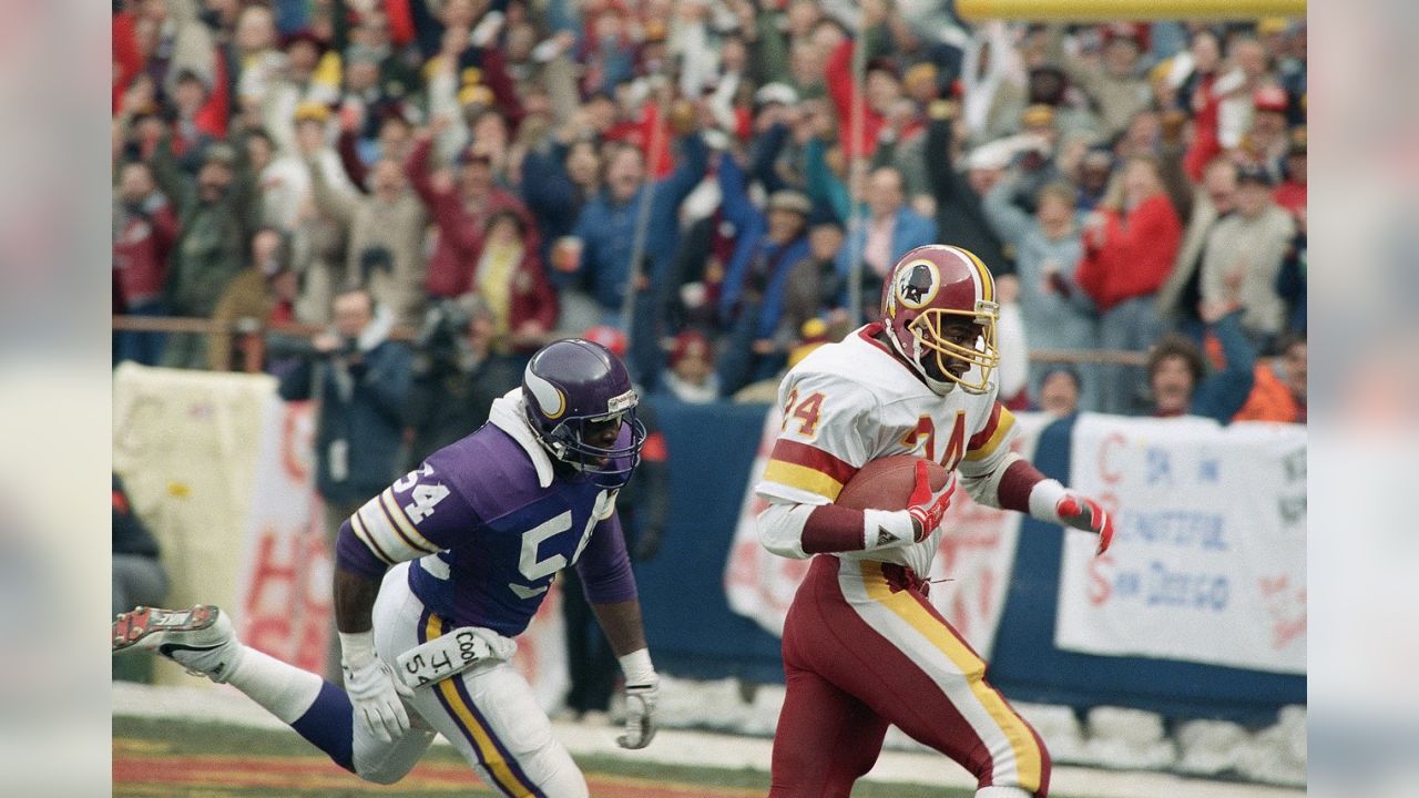 File:Washington Commanders vs. Minnesota Vikings (52498654810).jpg