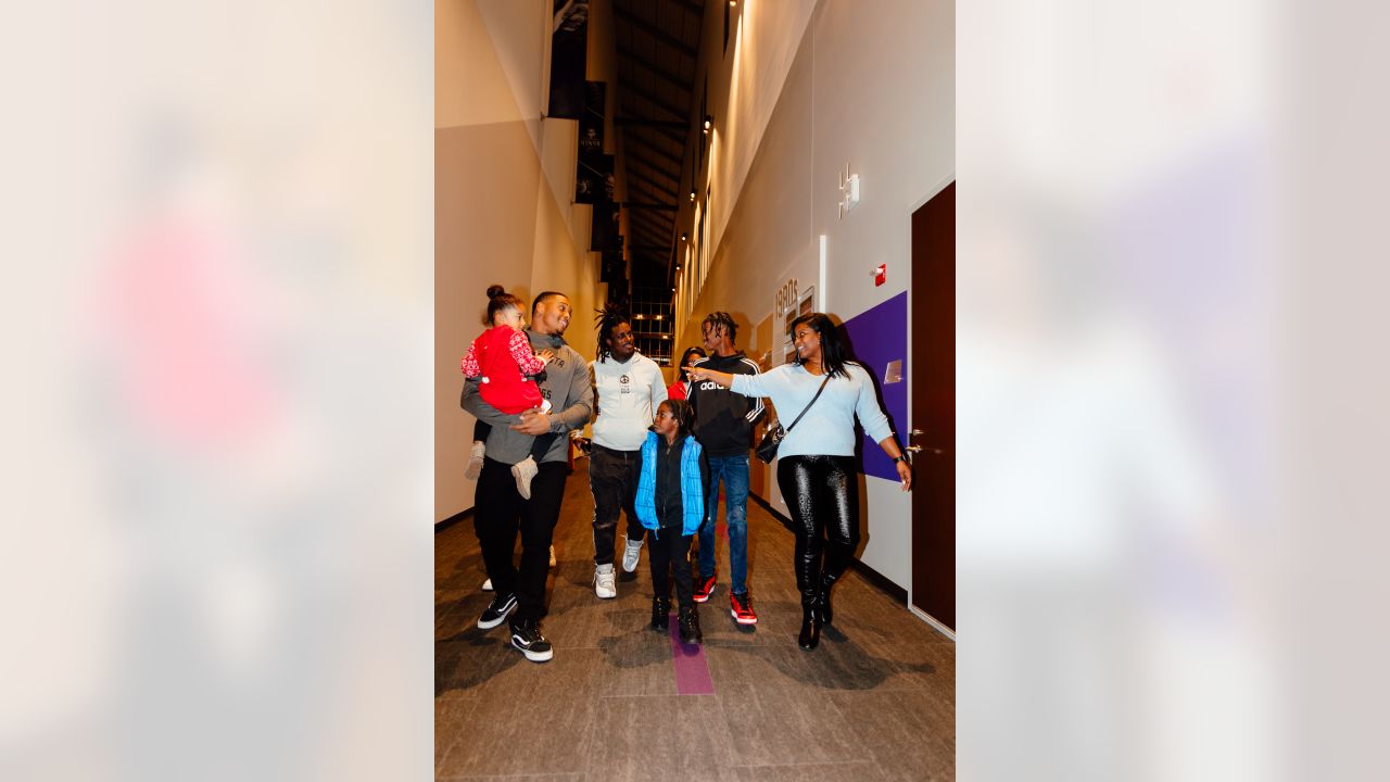 Minnesota Viking, CJ Ham, Visits Boys & Girls Club — The Statesman