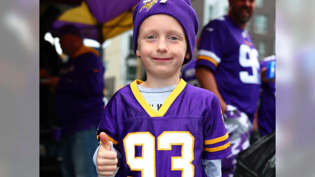 Detroit Lions vs. Minnesota Vikings. Fans support on NFL Game. Silhouette  of supporters, big screen with two rivals in background Stock Photo - Alamy