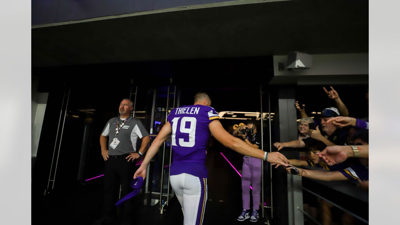 Vikings fans swarm Minneapolis for season opener