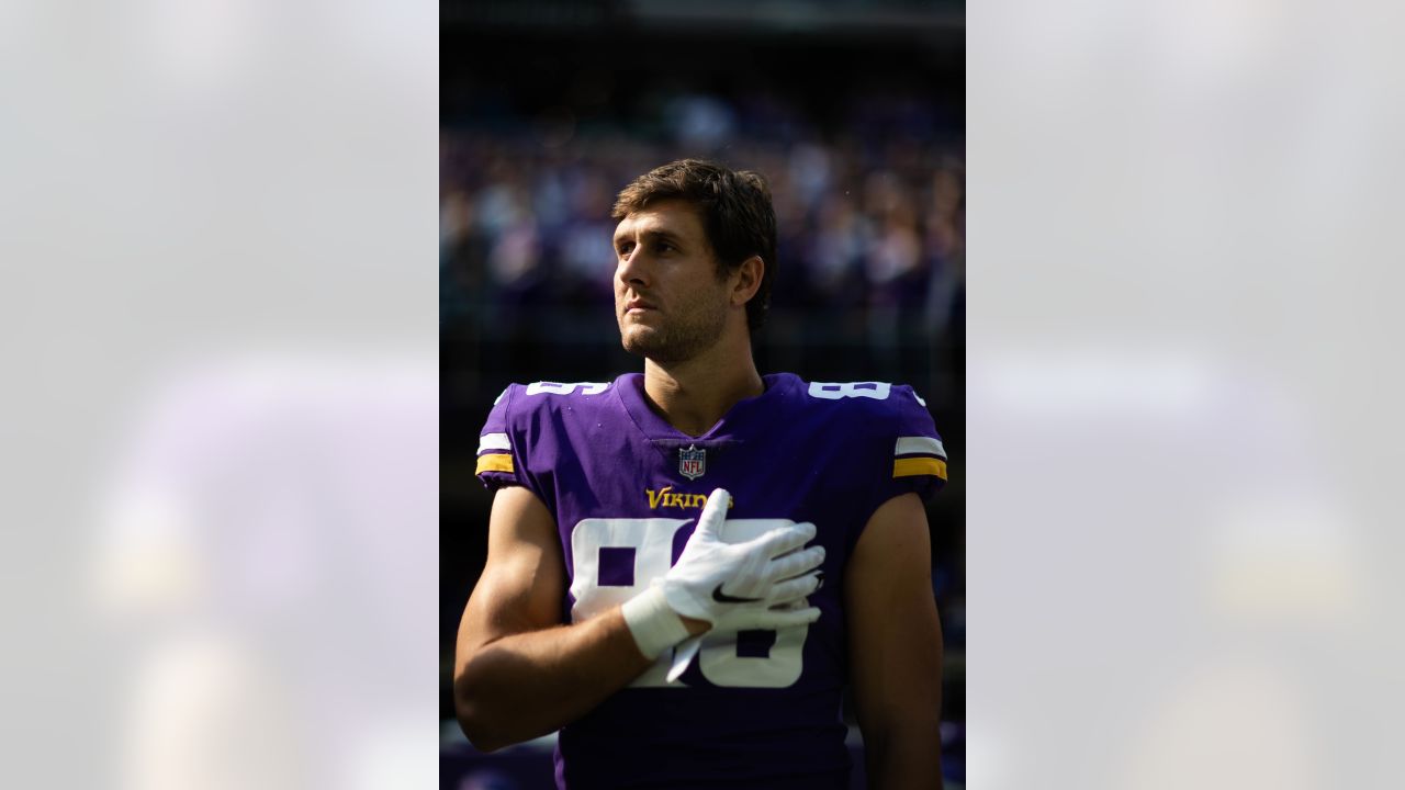 Minnesota Vikings tight end Johnny Mundt (86) on the field before an NFL  football game against the Dallas Cowboys, Sunday, Nov. 20, 2022 in  Minneapolis. (AP Photo/Stacy Bengs Stock Photo - Alamy