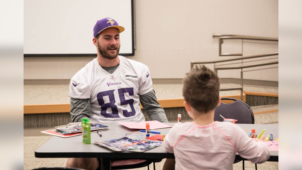 Children's Minnesota on X: Rhett Ellison from MN @Vikings and wife, Raina,  shared some love by making homemade #Valentines w/patients! Thanks for  stopping by today!  / X