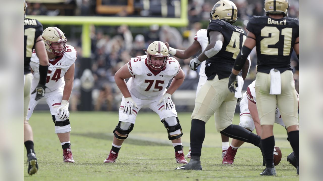 CHRIS LINDSTROM BOSTON COLLEGE FOOTBALL 8X10 SPORTS ACTION PHOTO (QQ)