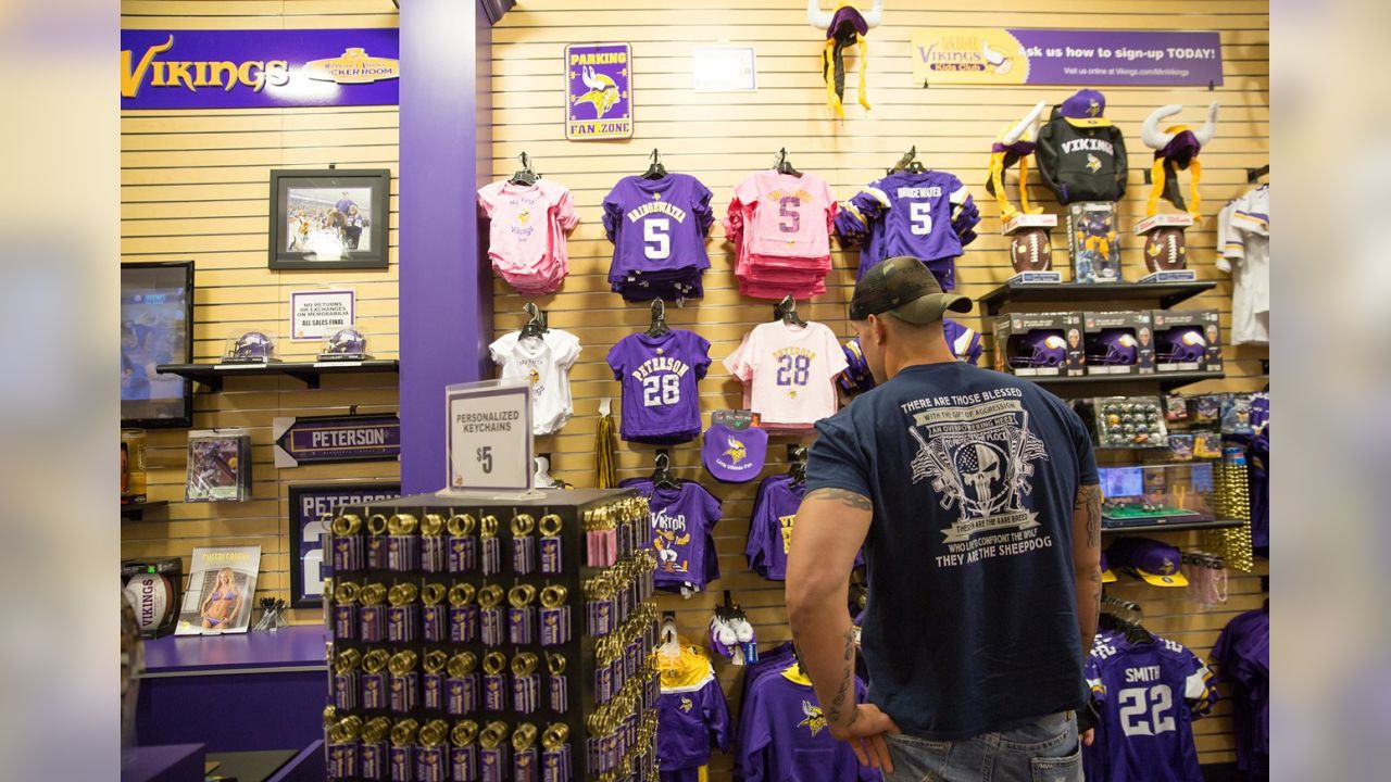 Photos: The Rhino Meets Vikings Fans at MOA