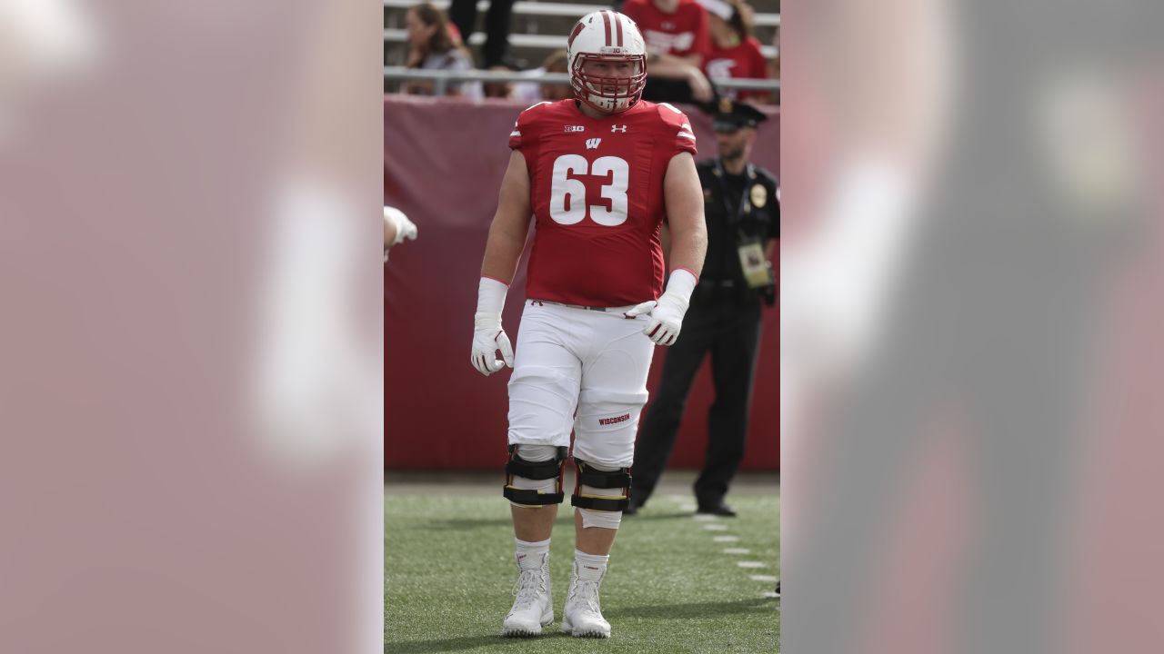 Wisconsin football: Michael Deiter to return for final year