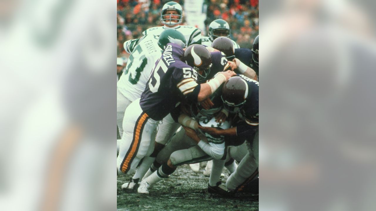 : Vintage photo of American football Scott Studwell, Minnesota  Vikings. : ספורט ופעילות בחיק הטבע