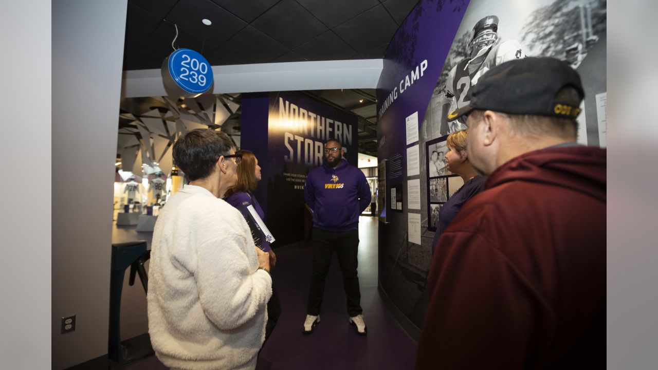 Vikings Make Veterans Day Visit