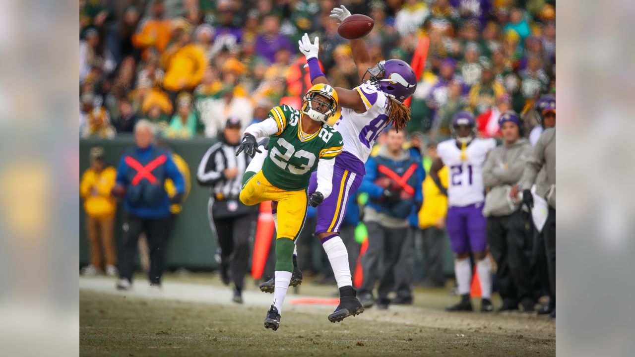 Vikings, Packers Face Off on Christmas Eve