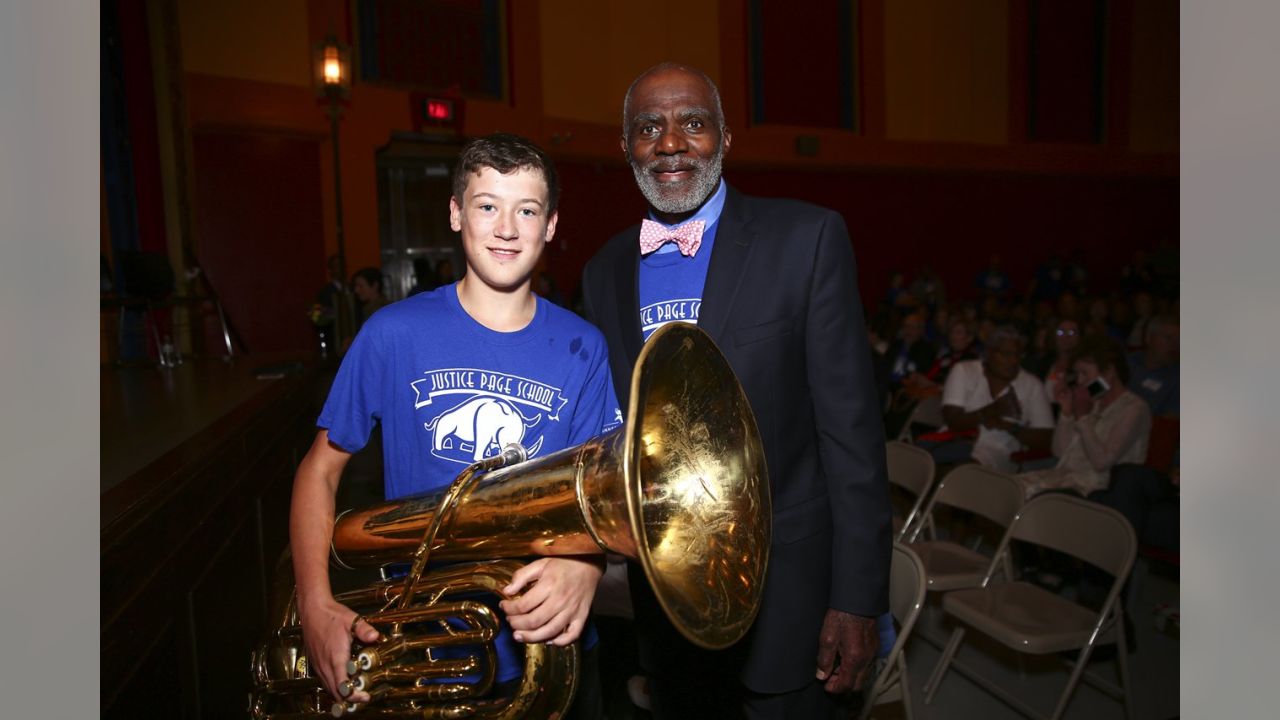 Vikings legend Alan Page overwhelmed by middle school renamed for him