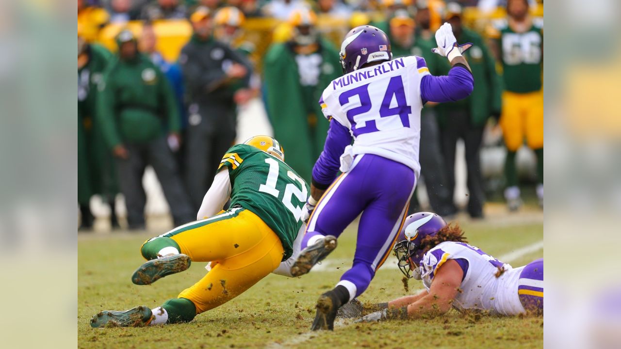 Vikings, Packers Face Off on Christmas Eve