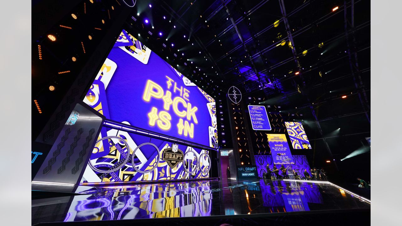 The Draft Network on X: We're proud to introduce our Mock Draft Contest!  Do you think you could correctly pick 22 of the 32 picks in the 1st rd of  the #NFLDraft?